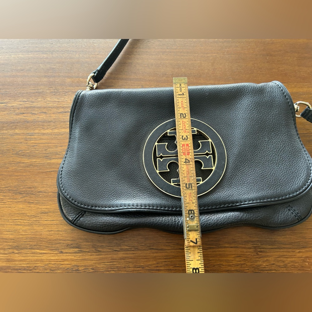 Tory Burch Black Leather Shoulder Bag with Gold Logo - Picture 6 of 6